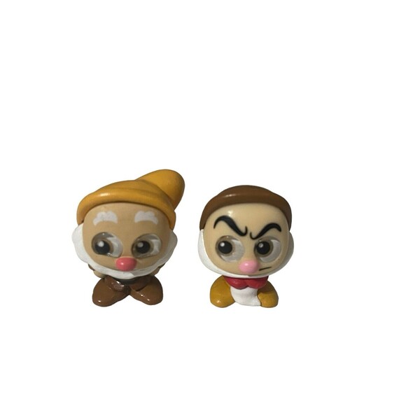 Disney Doorables Snow White and the Seven Dwarfs Lot Of 2 Figure Series 6 - Picture 1 of 11